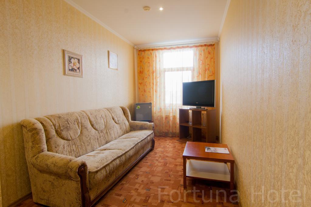 Fortuna Hotel Chisinau Exterior photo