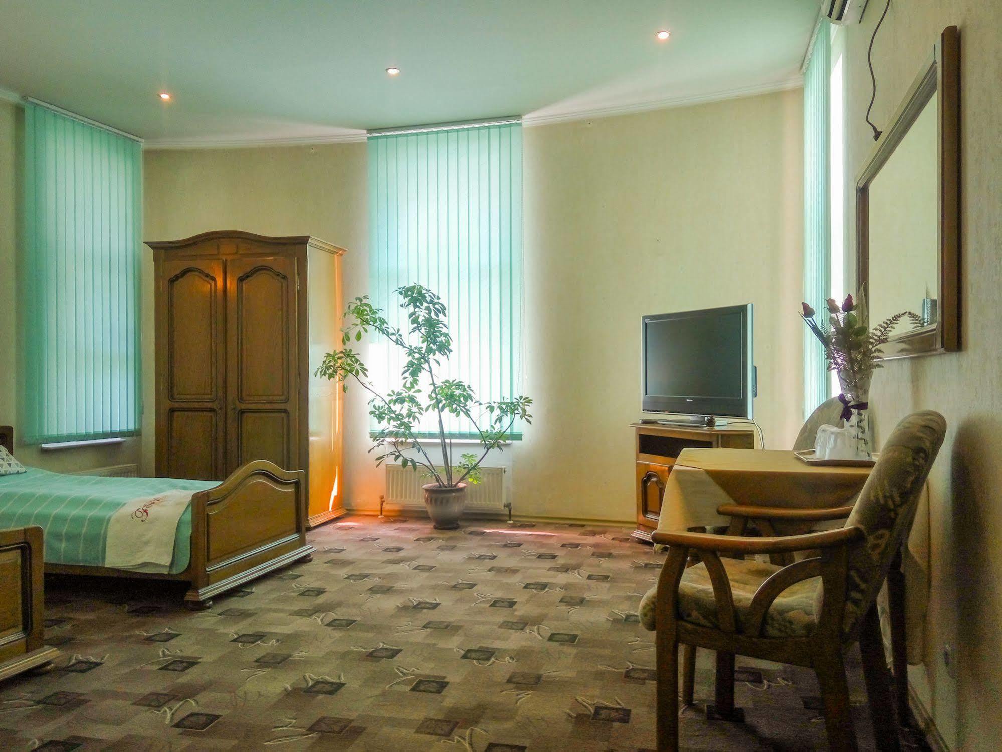 Fortuna Hotel Chisinau Exterior photo