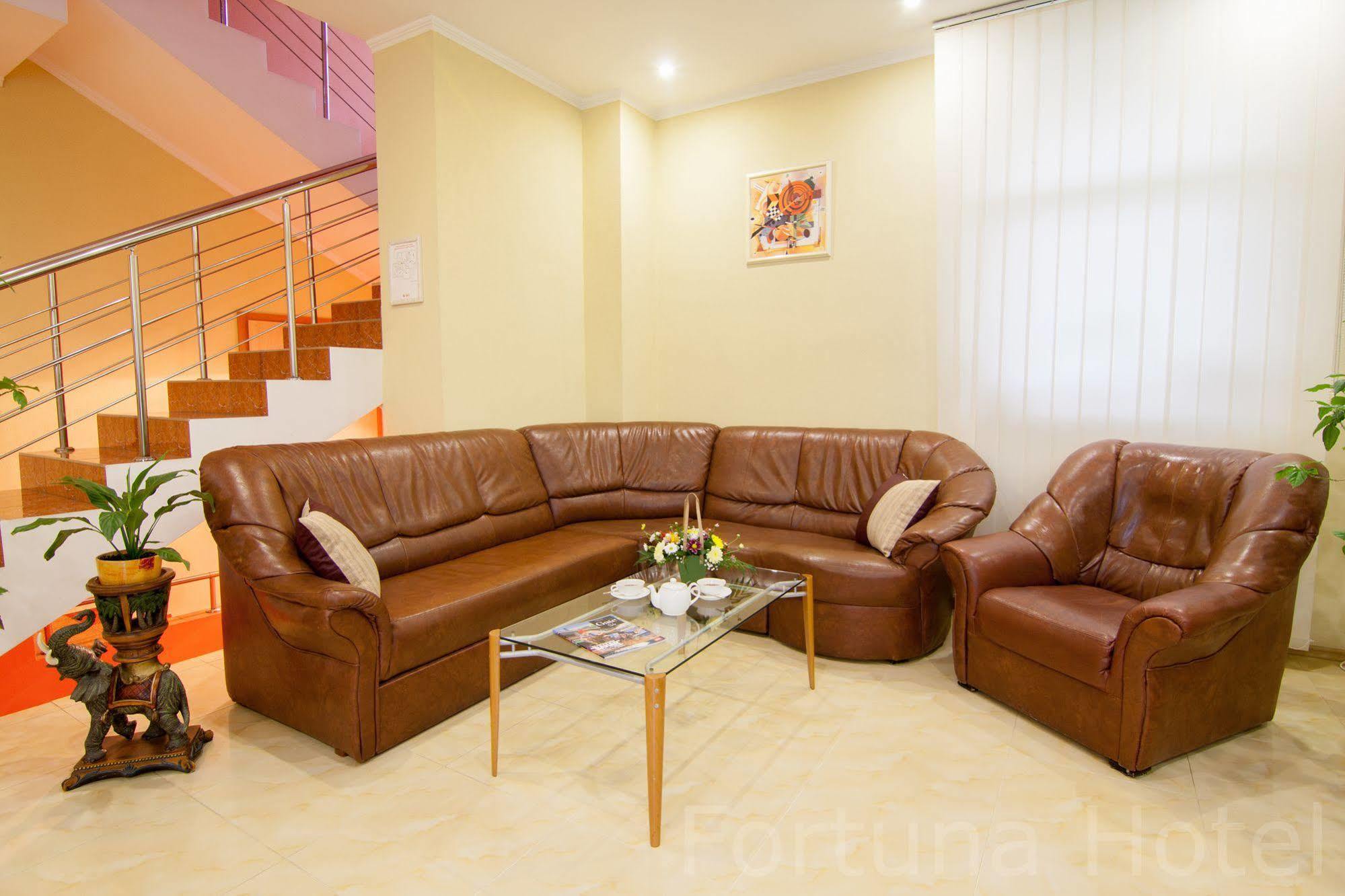 Fortuna Hotel Chisinau Exterior photo
